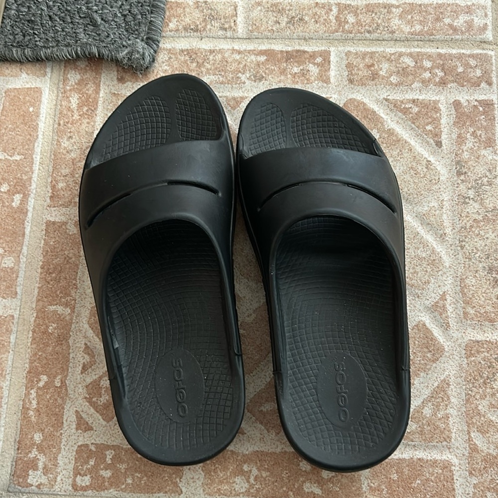 OOFOS OOAHH Slide Recovery Sandal Matte Black 
W8 M6 39